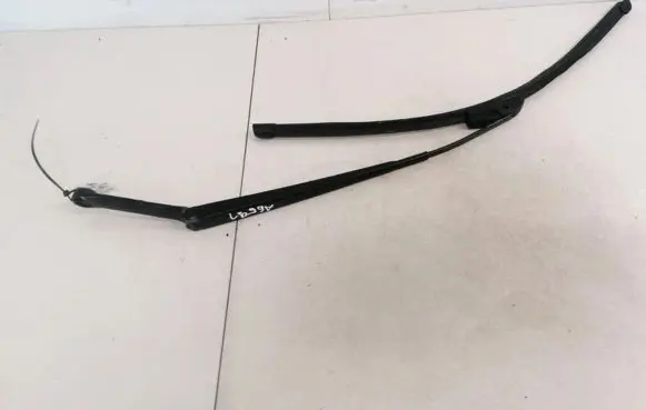Front wiper blade arm