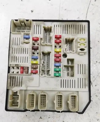 Renault Laguna III Fuse module 284B60013R 519186415 3413907252