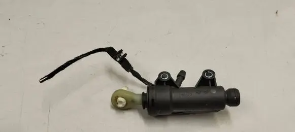 BMW 3 F30 F35 F31 Clutch master cylinder 6773670