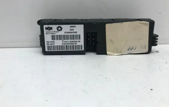 Chrysler 300 - 300C Door control unit/module 42859C P04602670AD
