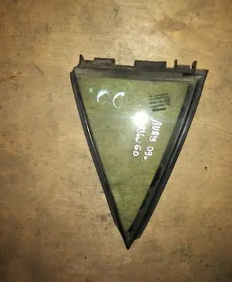 Toyota Auris 150 Rear vent window glass 