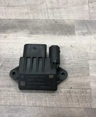 Glow plug pre-heat relay