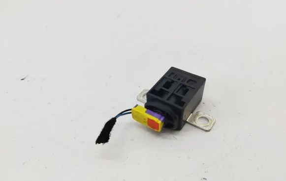Audi A4 S4 B8 8K Battery relay fuse 4F0915519
