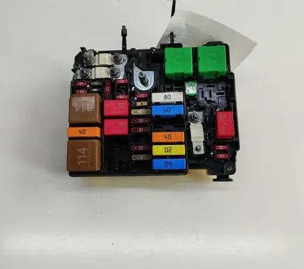 Opel Mokka B Fuse module 9804848580