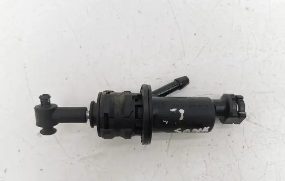 Mercedes-Benz B W245 Clutch master cylinder A1692900412