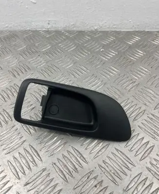 Mazda 6 Front door interior handle trim 6D12