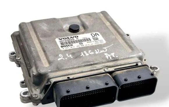 Volvo V70 Engine control unit/module 30729826A