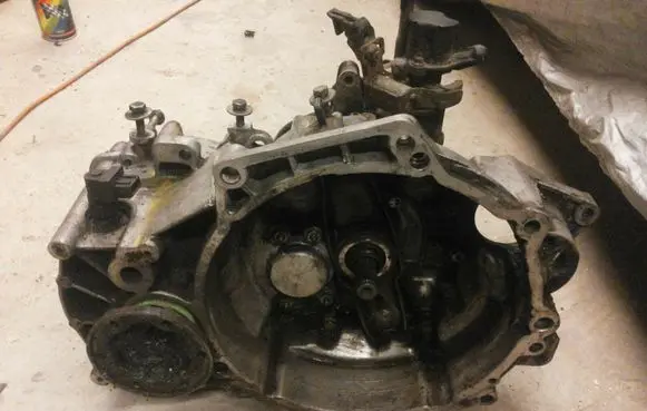Volkswagen Golf II Manual 5 speed gearbox 02C301107F ABF