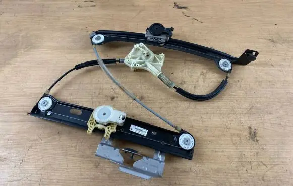 BMW 6 F06 Gran coupe Front door window regulator with motor 7275400
