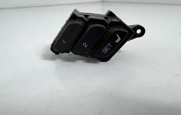 Honda CR-V Seat memory switch M38025