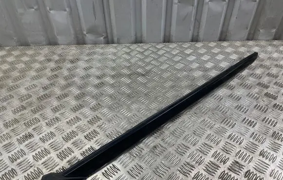 Peugeot 3008 II Windshield trim 9810112080