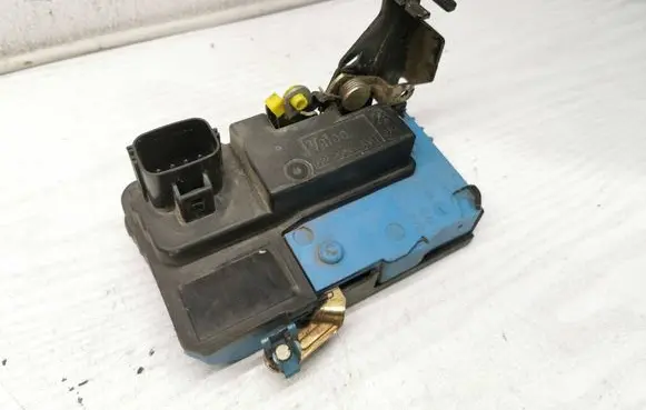 Volvo XC90 Front door lock 