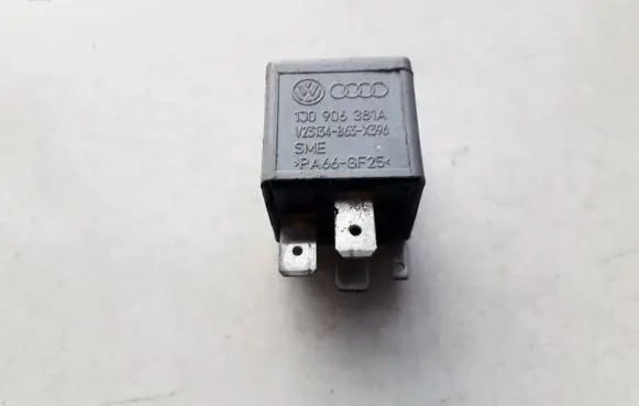 Volkswagen Golf III Other relay 1J0906381A