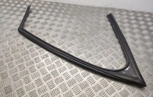 Peugeot 3008 I Rubber seal front coupe door window 9682925780