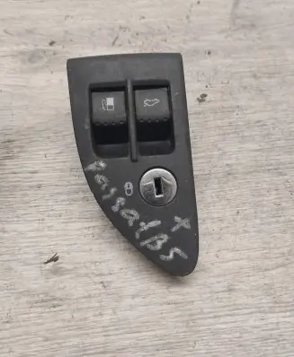 Volkswagen PASSAT B5 Tailgate opening switch 1J0959831A