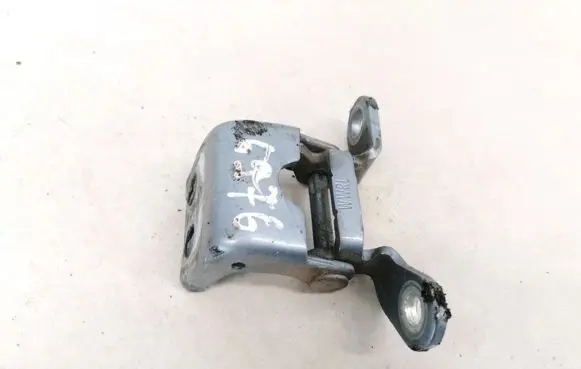 Honda CR-V Rear door lower hinge