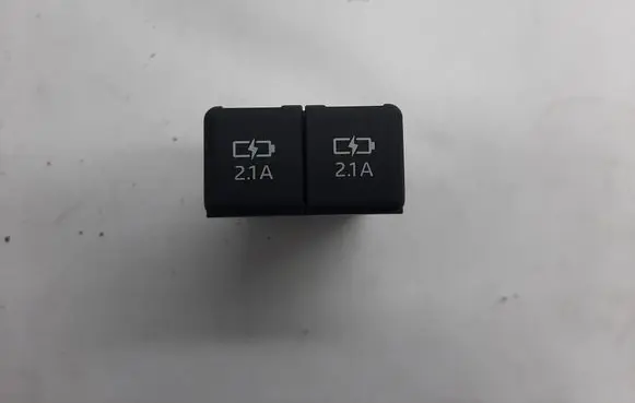 Toyota RAV 4 (XA50) AUX in-socket connector 8553233020