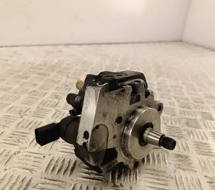 BMW X5 E70 Fuel injection high pressure pump 7798333
