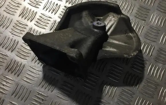 Mercedes-Benz E W210 Engine mounting bracket a6062230104