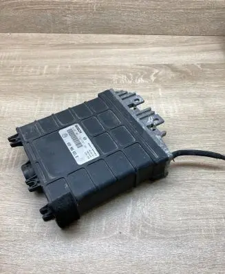 Volkswagen PASSAT B4 Engine control unit/module ECU 028906021B 0281001172