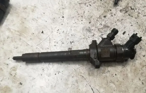Ford Focus Fuel injector 04451103539M5Q9F593AA