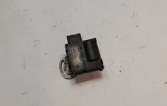 Audi A8 S8 D3 4E Air flap motor/actuator 0132801323 4F0820511 M1168802241