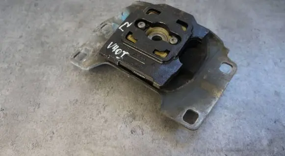 Volvo V40 Cross country Gearbox mount 322A69A