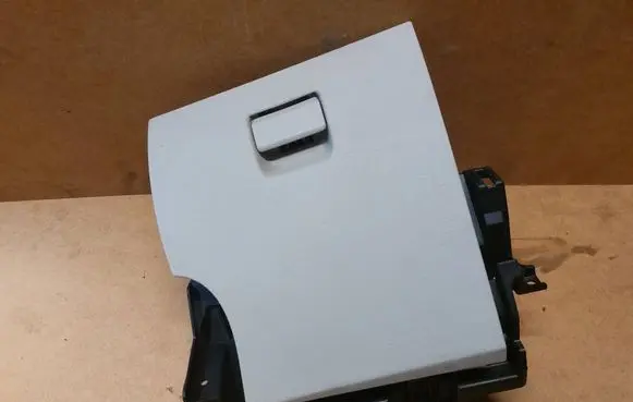 Glove box