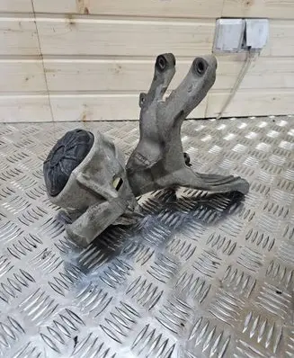 Engine mount bracket