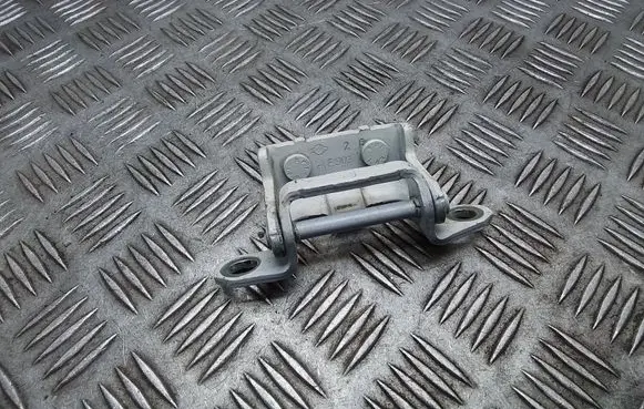 Nissan Qashqai+2 Tailgate/trunk/boot hinge