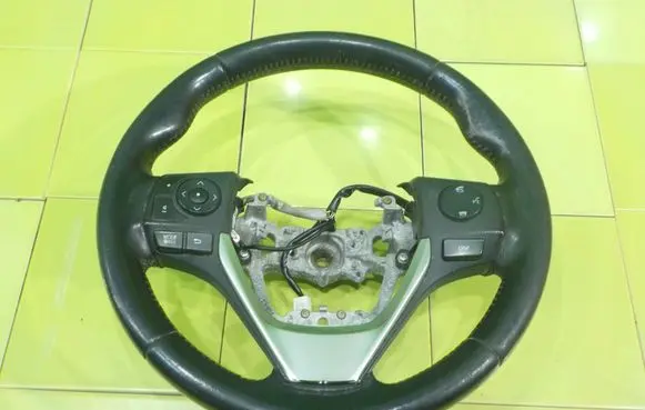 Toyota Yaris Steering wheel XP11