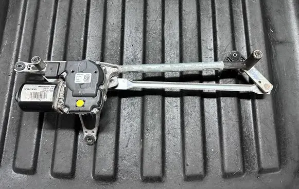 Front wiper linkage and motor