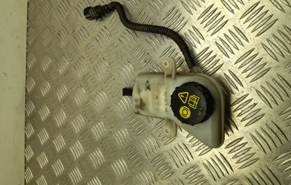 Brake fluid reservoir
