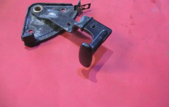 Audi A4 S4 B5 8D Engine bonnet (hood) release handle 4A0823581A