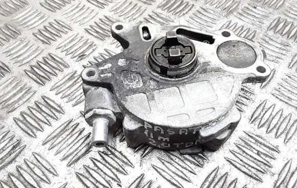 Volkswagen PASSAT CC Vacuum pump 03l145100