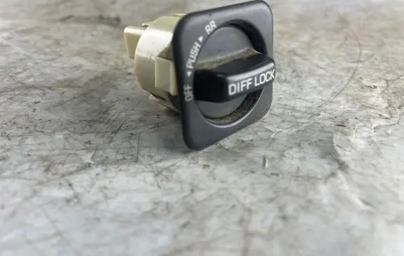 Toyota Land Cruiser (HDJ90) Differential lock switch 