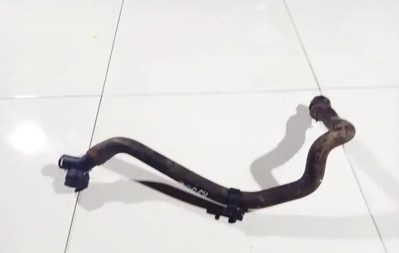 Volkswagen PASSAT B6 Engine coolant pipe/hose