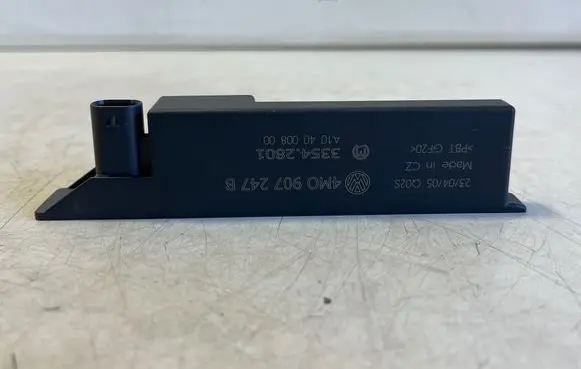 Porsche Taycan 9J1 Keyless system antenna 4M0907247B