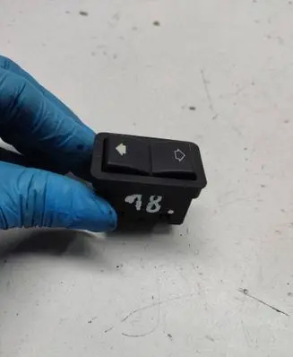 BMW 5 E39 Electric window control switch 8368974