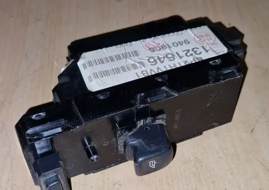 Volvo V70 Electric window control switch 30746075