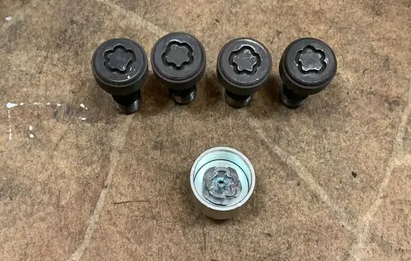BMW 3 G20 G21 Nuts/bolts 