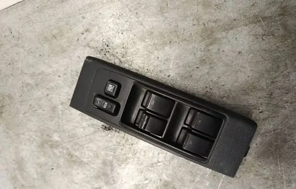 Toyota Corolla Verso AR10 Electric window control switch 848200f030