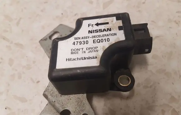 Nissan X-Trail T30 ESP acceleration yaw rate sensor 47930EQ010