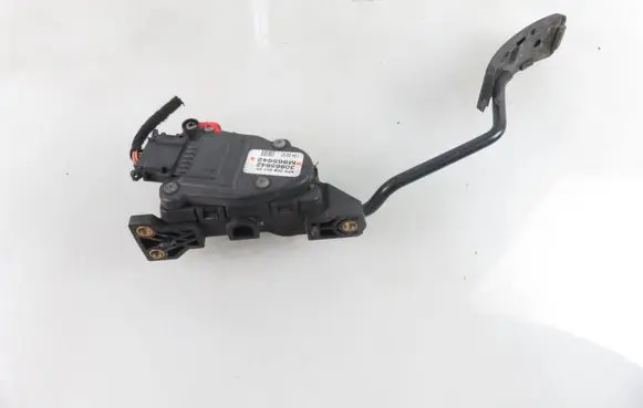 Volvo S40, V40 Accelerator throttle pedal M865642