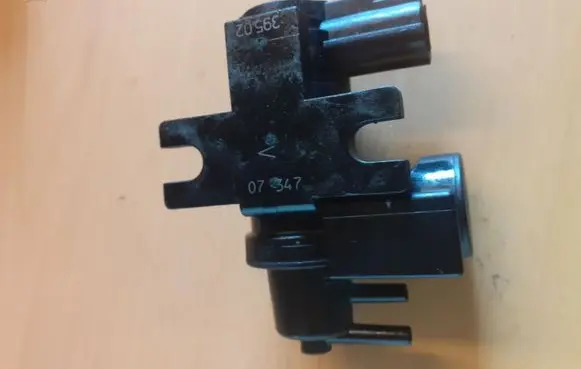 Toyota Avensis T250 Vacuum valve 258190R011