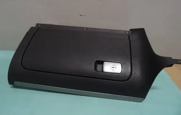 Volkswagen Golf V Glove box 1K1857290