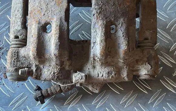 Iveco Daily 3rd gen Front brake caliper