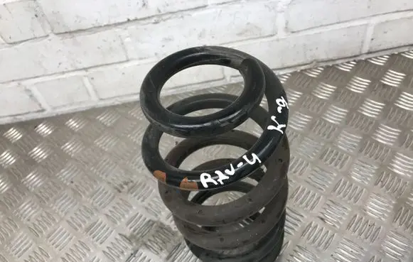 Toyota RAV 4 (XA40) Rear coil spring