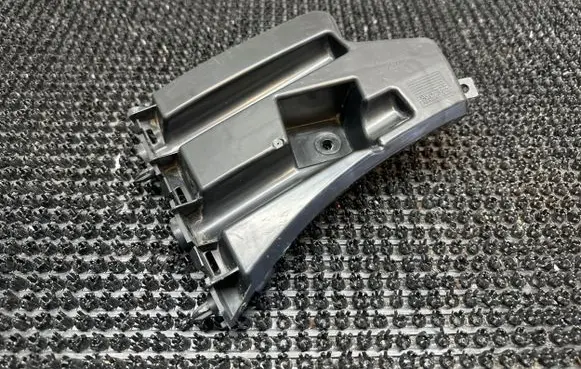 Volvo V60 Front bumper mounting bracket 30796626