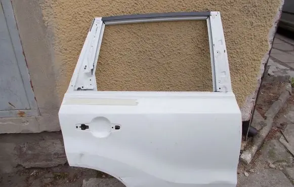 Suzuki Vitara (LY) Rear door